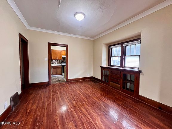 2nd image of 3817 Burton Ave