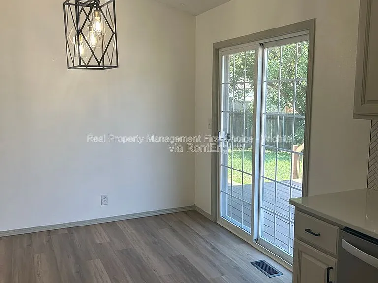 1823 S Shiloh St — Photo 8
