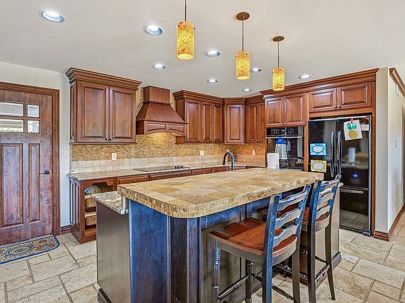 2nd image of 3301 Lavilla Rd