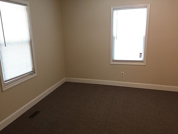 3rd image of 900 E Mauney Ave