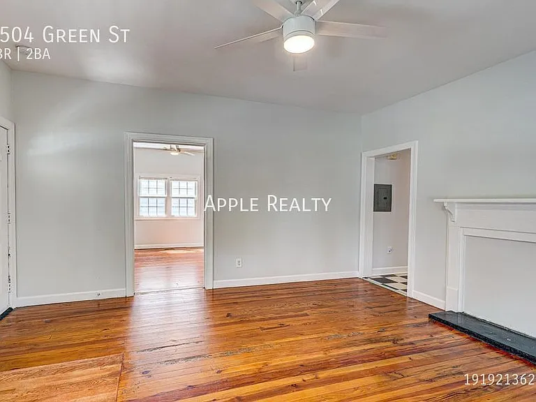 2504 Green St — Photo 2