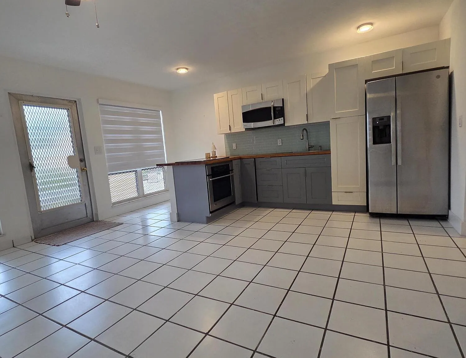 2716 NE 30th Pl — Photo 1