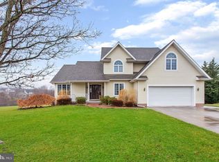 8 Andrew Ct, Hanover, PA 17331