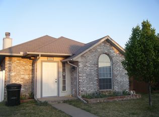 2116 S Robinson Ave, Moore, OK 73170