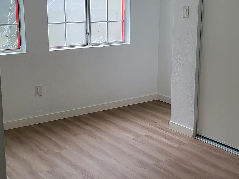 11745 4th Ave — Photo 10