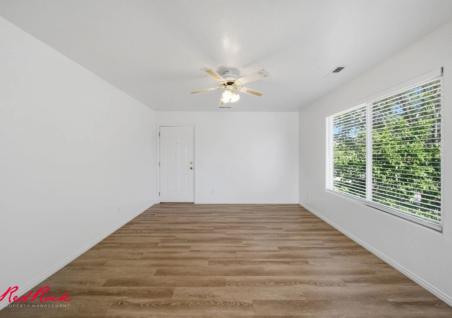 Conveniently Located 3 Bedroom Condo! — Photo 2