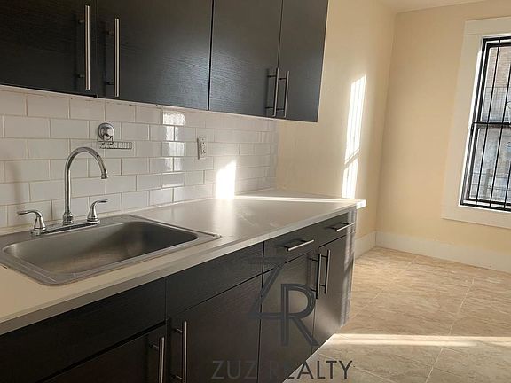 3rd image of 110 Midwood St #B2