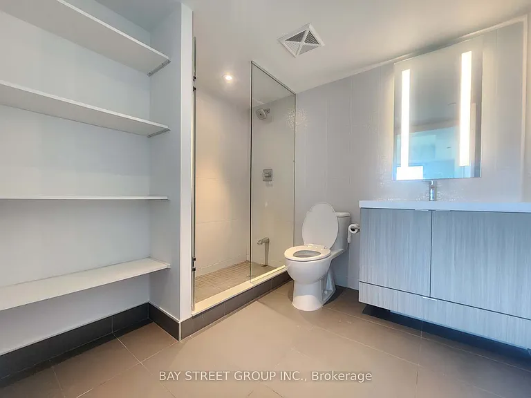 585 Bloor St E #2024 — Photo 13