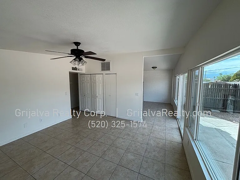 7421 E Rose Dr — Photo 3