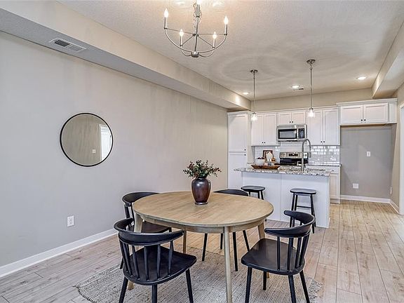 4th image of 27305 Oak View Dr