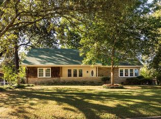 711 Quaker Ln, High Point, NC 27262