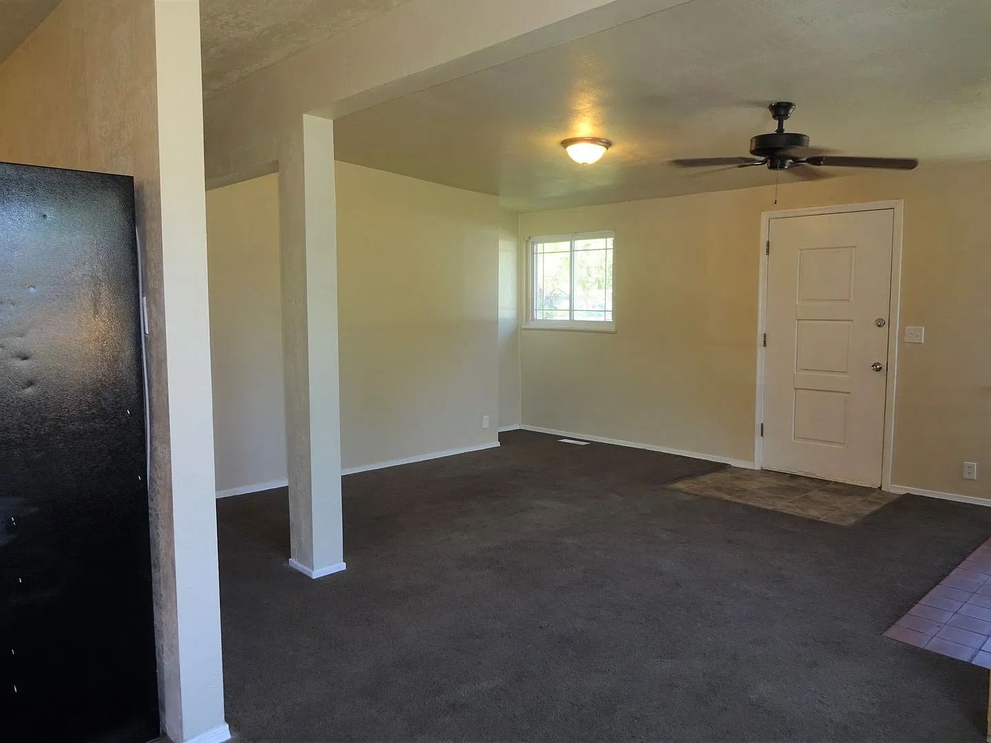 Large 4 Bed 2 Bath with Extra Large 2 Car Garage — Photo 2