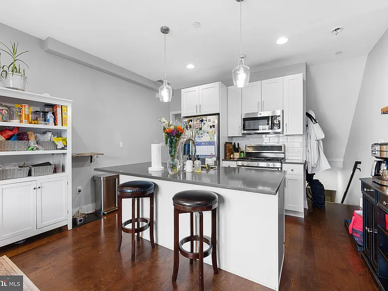 1336 S Bouvier St #B — Photo 3