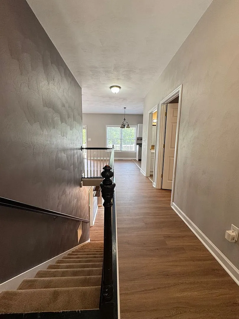 Updated and Spacious 3BR 2Bath House for rent — Photo 3