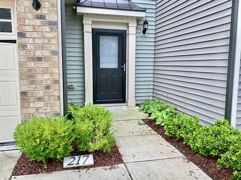 217 Lynchwick Ln — Photo 2