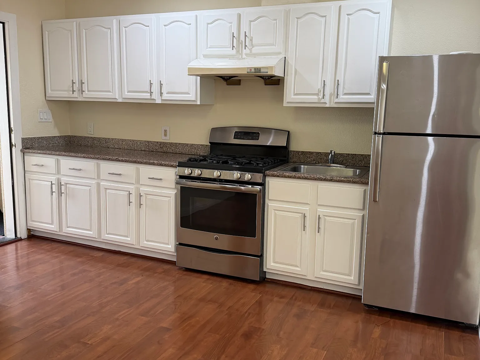 274B Athol Ave — Photo 4