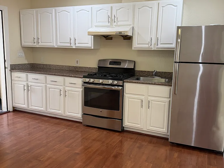 274B Athol Ave — Photo 5