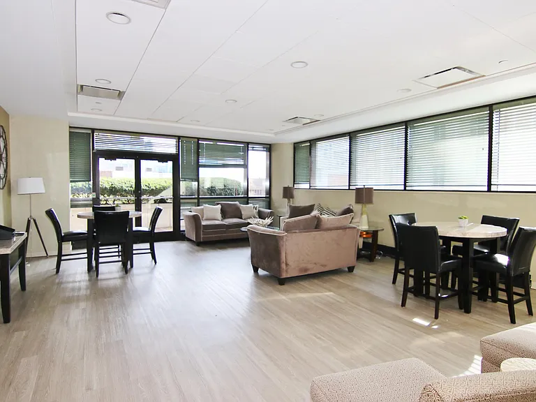 Exceptional Amenities: Meeting Rooms