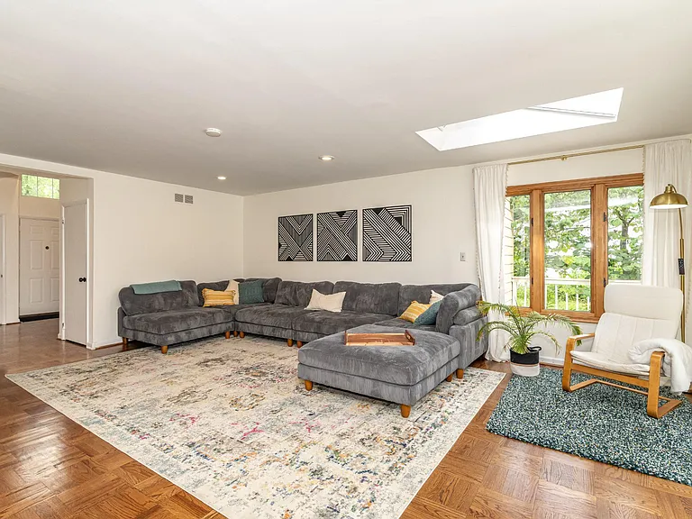 1800 Lark Ln — Photo 10