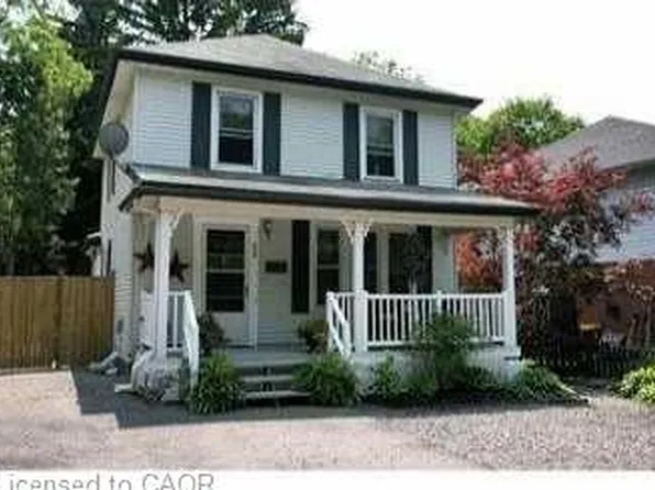 32 Rousseaux St, Hamilton, ON L9G 2W5