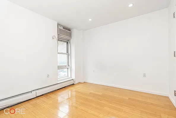Rented by CORE | media 5