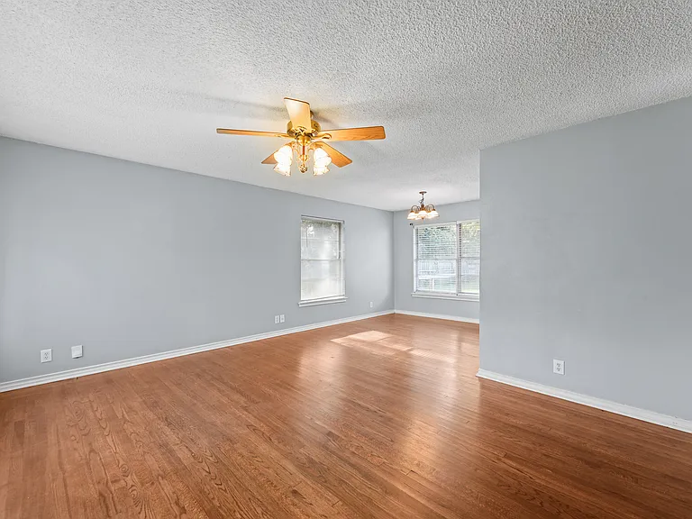 2829 Tolosa Dr — Photo 7