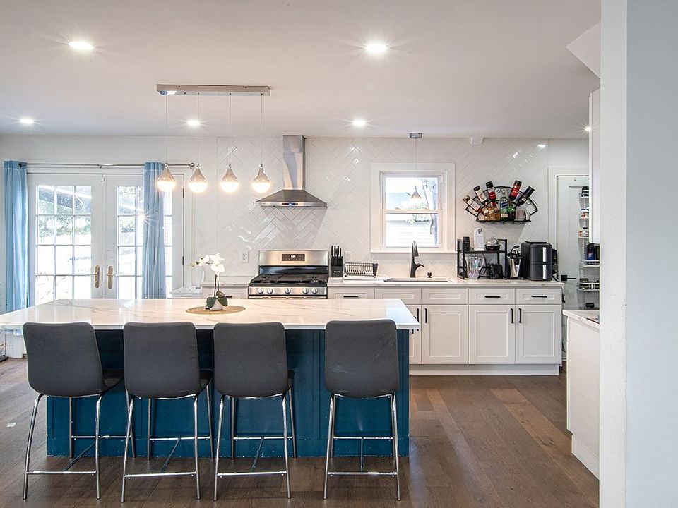 1st image of 16 Thayer St