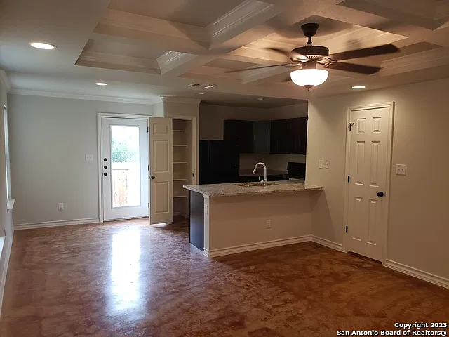 7310 Colina Way — Photo 3