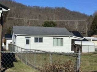 307 1st St W, Madison, WV 25130