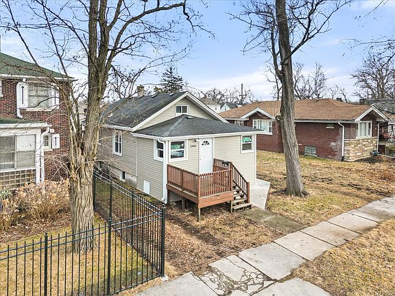 2nd image of 13903 S Dearborn St