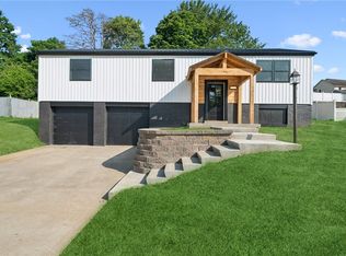 118 Buena Vista Dr, Delmont, PA