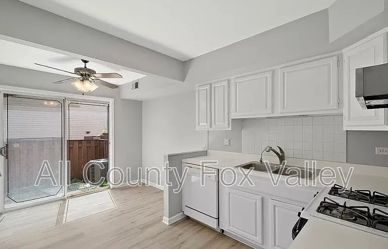 1723 Queensbury Cir — Photo 4