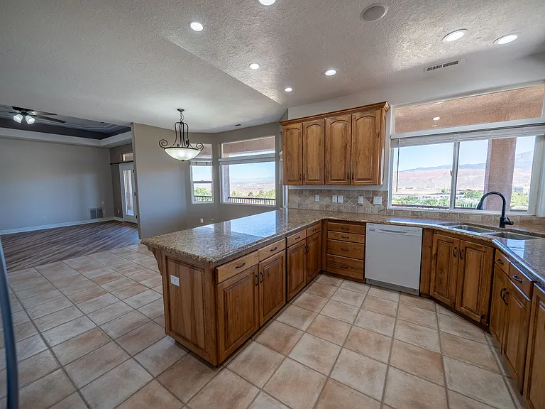 2541 W Spilsbury Ct — Photo 13