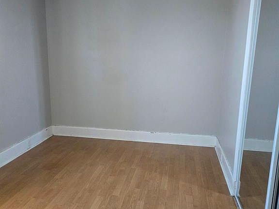 5th image of 911 Langlois Ave