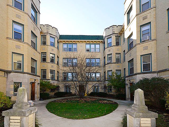 1st image of 824 W Mulford St #1E