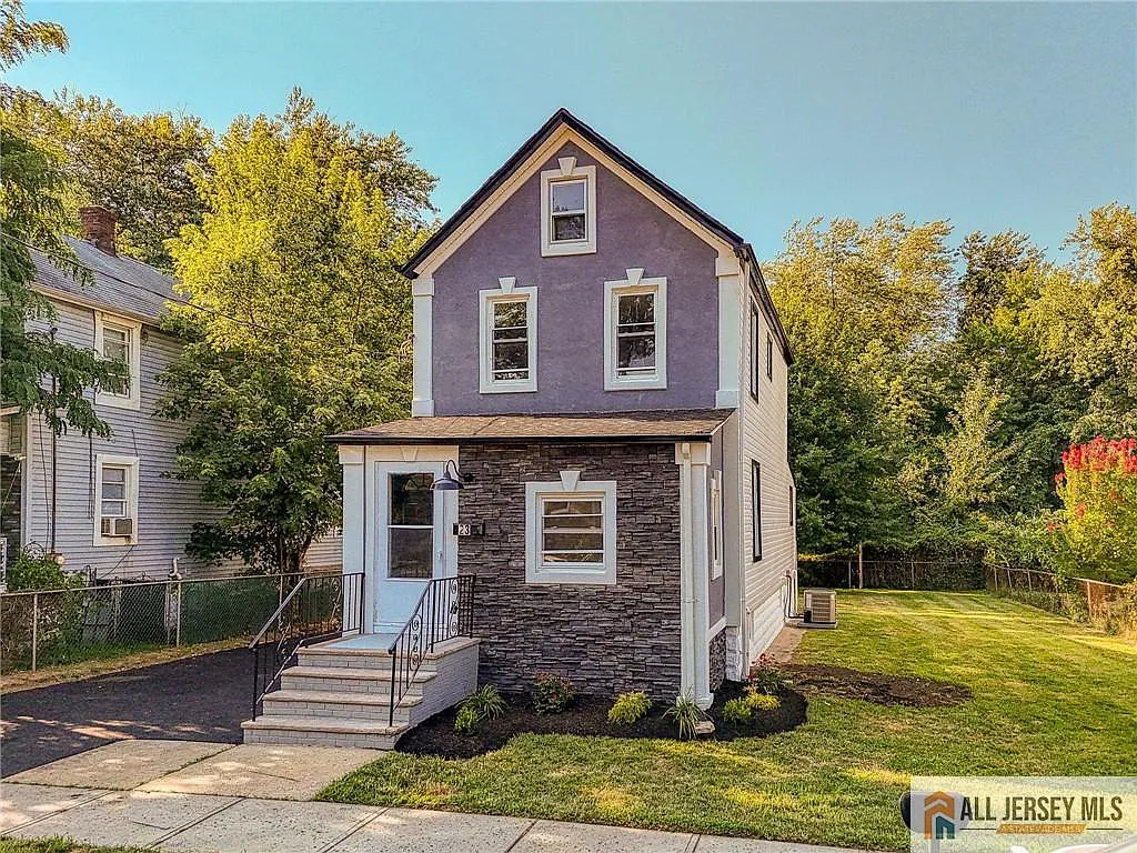 23 Kathryn St photo 1