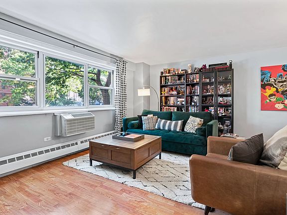 3rd image of 191 Willoughby St APT 2D