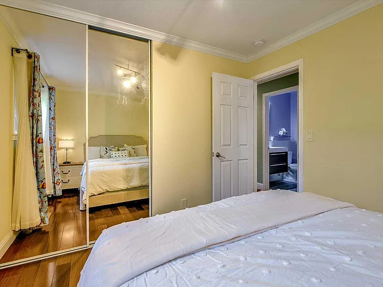 300 Salsbury Dr — Photo 11