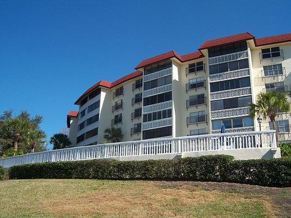 Center Unit, 5 of 6 floors