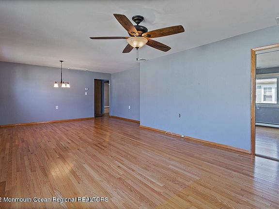 3rd image of 68 Castle Harbor Dr