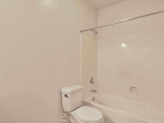 5th image of 2165 River Bank Dr