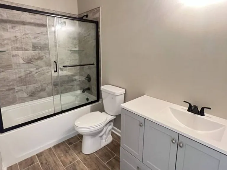 320 Liberty Loop — Photo 2