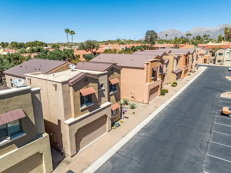4261 N Golden Ridge Ln — Photo 37