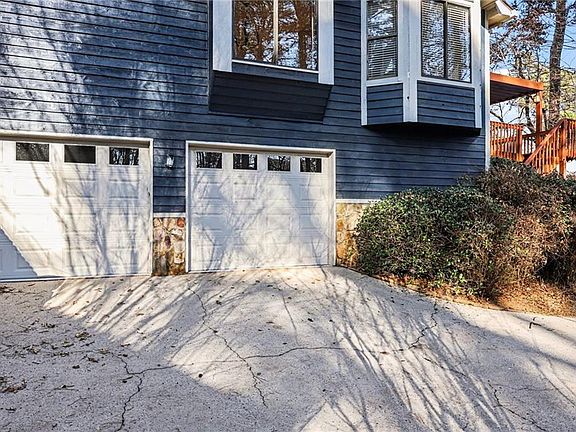 4th image of 2711 Old Coach Rd