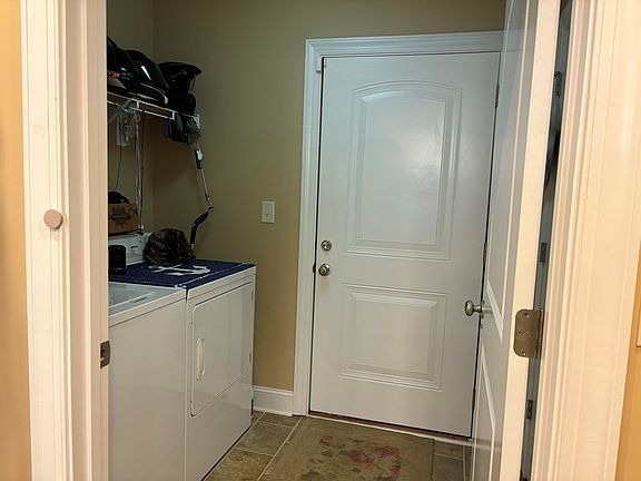 4th image of 1105 N Lake Dr