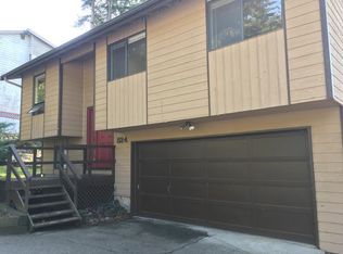 824 40th St, Bellingham, WA 98229