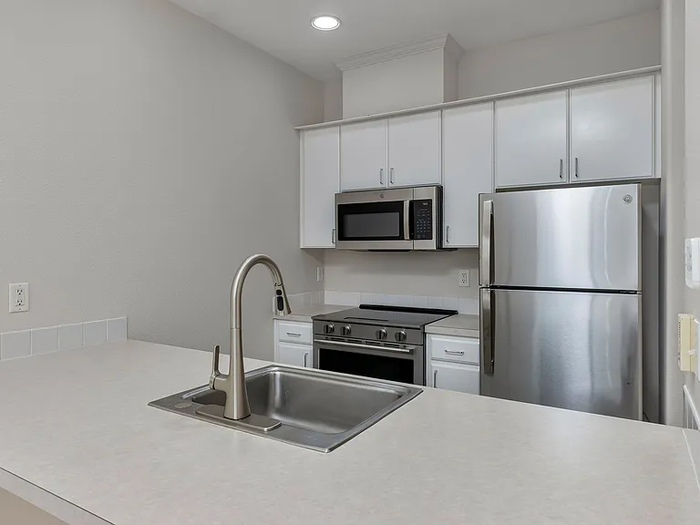 4745 SW 2nd Ave — Photo 10