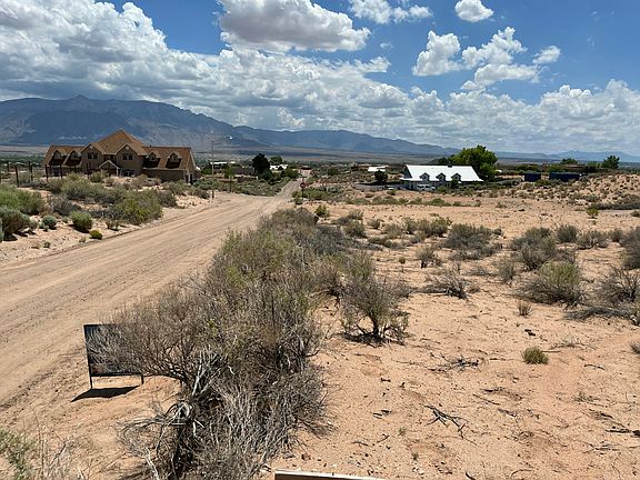 2nd image of 5424 Vera Cruz Rd NE