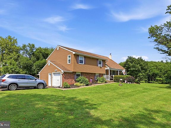 3rd image of 337 Middle Holland Rd