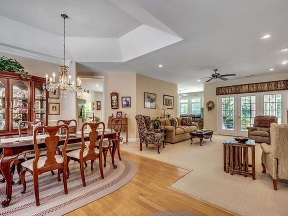 3rd image of 4363 Parkland Dr.